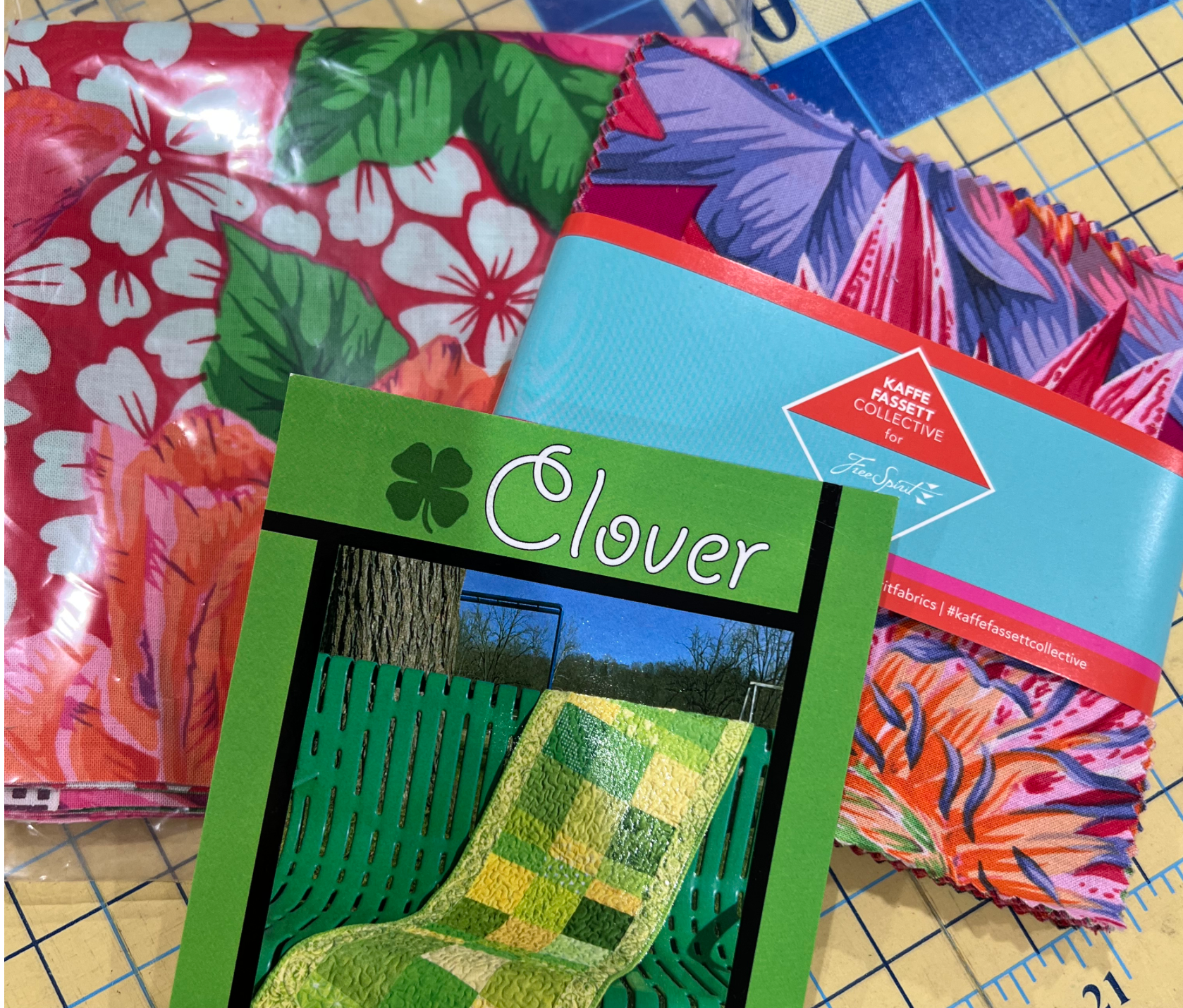 Clover Tablerunner, 17x56 top only-Ruby Colorway